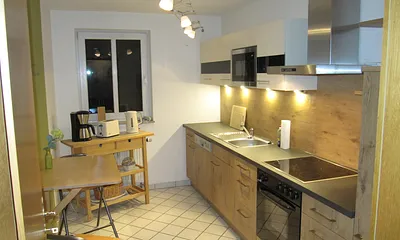 vollwertige Küche mit 2 Sitzplätzen