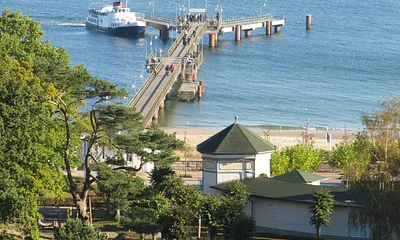 Die Seebrücke und die Haltestelle zum Rasenden Roland ist in 15 min fußläufig erreichbar