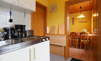 Küche mit Blick zum Esstisch