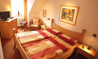 Hochstellbare Matratzen lassen auch hier einen gemütlichen Fernsehabend zu.