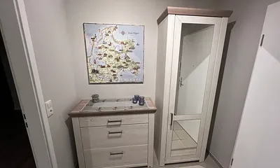 Flur mit Kommode Schrank