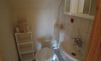 Oben ist das 2. WC. Damit Sie es bequemer haben.