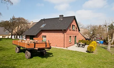 Die Wohnung im Erdgeschoss führt direkt ins Grüne.