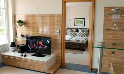 Blick vom Wohnzimmer in das Schlafzimmer