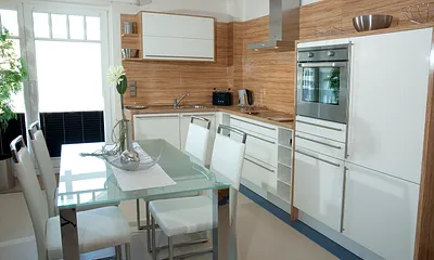 Küchenbereich, kompl. ausgestattete Einbauküche 