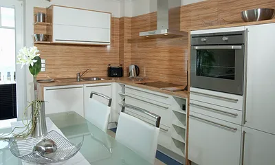 moderne Einbauküche, komplett ausgestattet