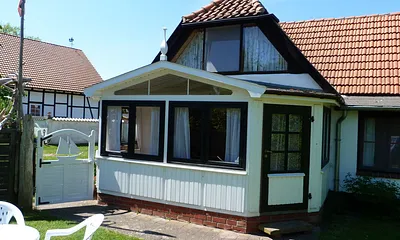 Ansicht Ferienhaus mit Eingangstür