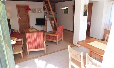 Ess- und Wohnbereich sowie Kochbereich