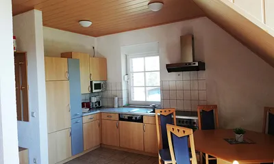 Küchenzeile mit Eßplatz