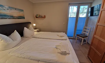 Schlafzimmer mit Boxspringbett 