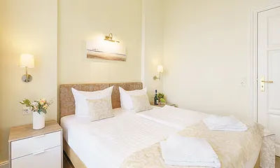 1. Schlafzimmer mit Doppelbett