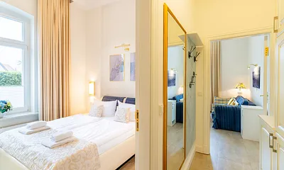 Schlafzimmer mit Doppelbett