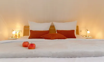 Schlafzimmer mit Doppelbett