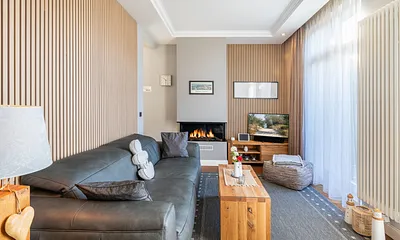 Wohnzimmer mit Kamin