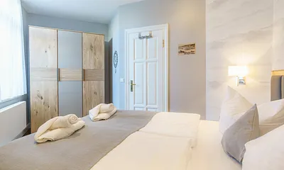 Schlafzimmer mit Doppelbett