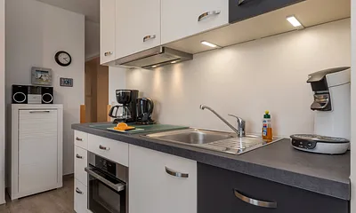 2019 wurde eine neue Küchenzeile eingebaut mit 4-Platten-Cerankochfeld, Backofen mit integrierter Mikrowelle, Kühl-Gefrier-Kombination, Geschirrspüler etc.