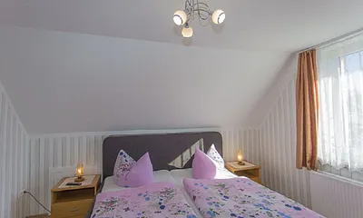 eines der zwei Schlafzimmer