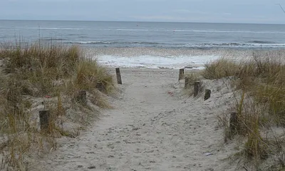ein Srandzugang im Winter