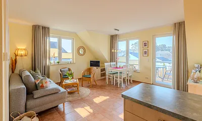 Wohnzimmer mizt Sitzecke und Essbereich