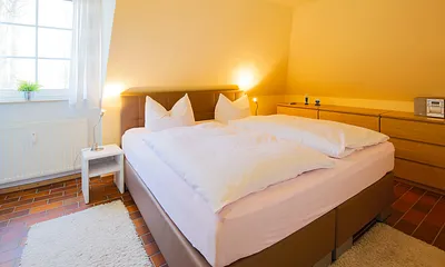 Doppelbett Schlafzimmer 1