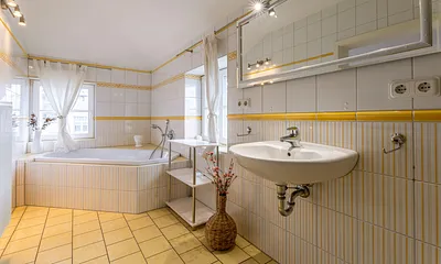 Bad mit großzügiger Wanne