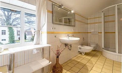 Bad mit Dusche und Bidet