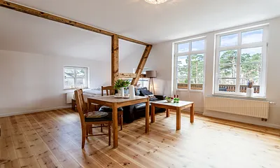 Wohnzimmer mit Doppelbett