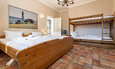 abgeschlossene Veranda mit Doppelbett 