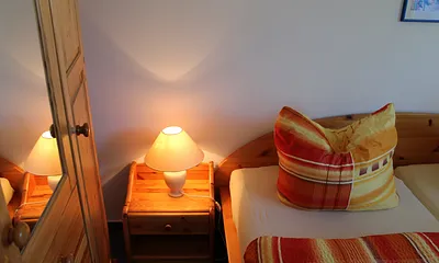 Schlafzimmer mit Doppelbett