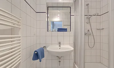 Badezimmer mit Dusche