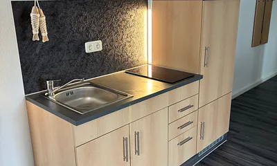 Küchenzeile mit 2-Platten-Induktionsfeld