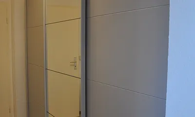 Flur mit großem Schrank