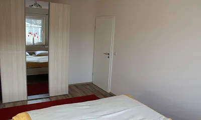 Schlafzimmer 1