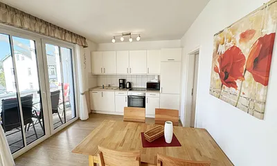 Villa Annika Whg. 06 - Esstisch und moderne Küchenzeile