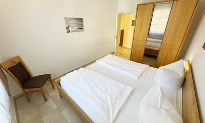 2.Schlafzimmer mit Doppelbett