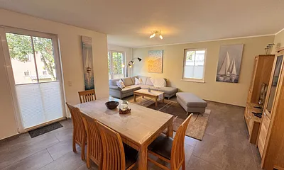 Esstisch mit Stühlen