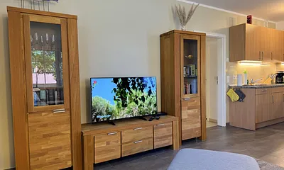 TV-Board mit Flachbild-TV