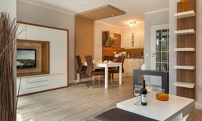 Ein Ethanolkamin kann für gemütliche Abendstunden angezündet werden.