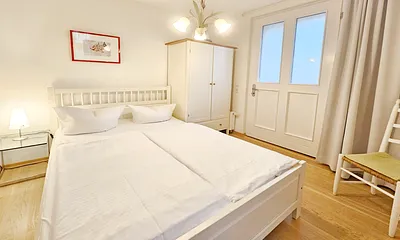 Schlafzimmer II mit Doppelbett (160x200cm)