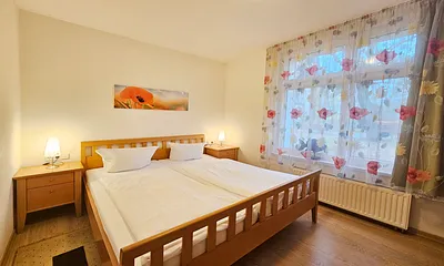 Schlafzimmer I mit Doppelbett (180x200cm)