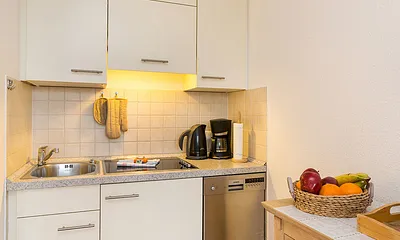 Hier der Blick auf die Küchenzeile im Wohnzimmer.