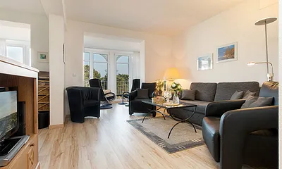 Ein 49-Zoll-Flachbild-TV mit Digital-Radio, sowie DVD-/CD-Player und kostenfreies WLAN gehören zur Ausstattung. 