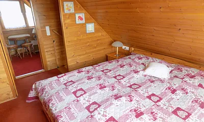 Der Schlafraum im Dachgeschoss