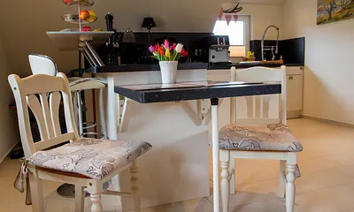 Küchenbereich mit Essecke