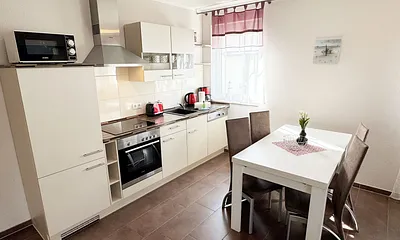 Küchenzeile mit Geschirrspüler