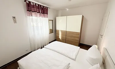 Schlafzimmer mit Doppelbett