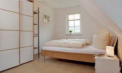 2. Schlafzimmer mit Doppelbett (160 x 200) im OG