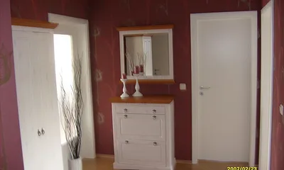 großzügiger Eingangsbereich( Flur)