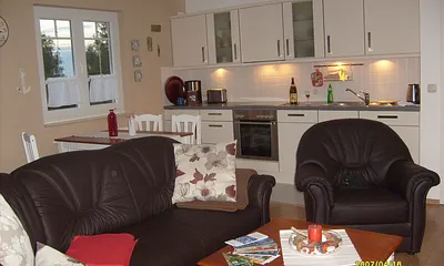 komplett eingerichtete Küche