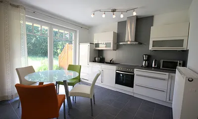 offene Küche mit Eßtisch